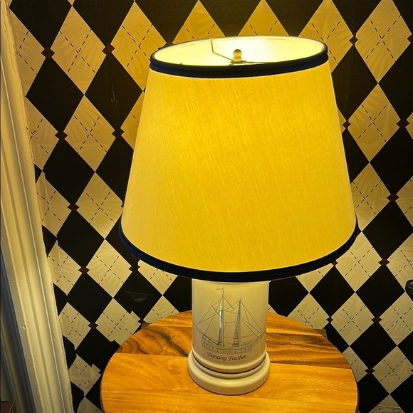 Vintage Nautical Theme Table Lamp – Timeless Maritime Masterpiece - Blue & White - Picture 7 of 9